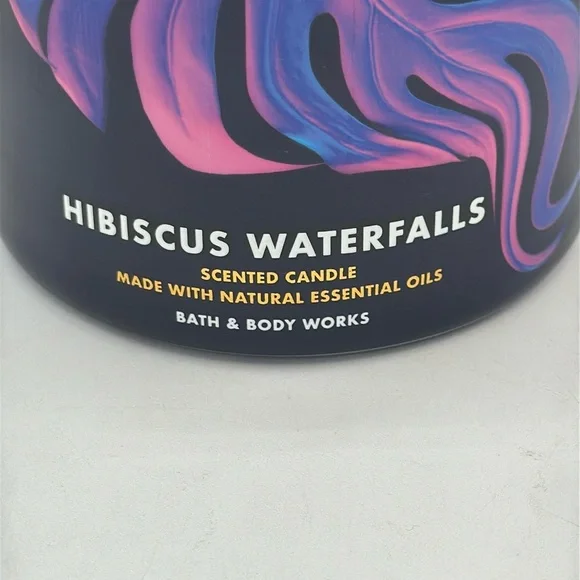 Bath & Body Works 3-wick Hibiscus Waterfalls 14.5-ounce purple candle - Picture 2 of 5